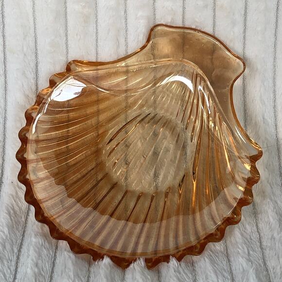 Vintage Glass Scallop Seashell Trinket Dish/ Soap Dish/ Condiment Dish - Picture 1 of 5
